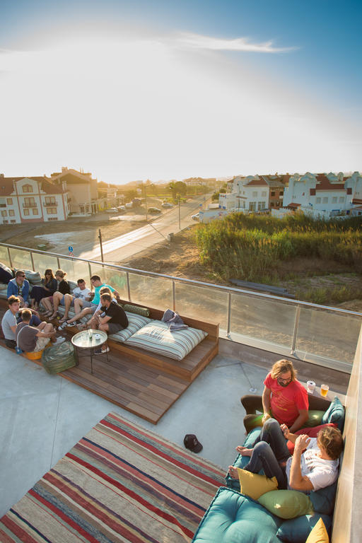 Surfers Lodge Peniche Luaran gambar