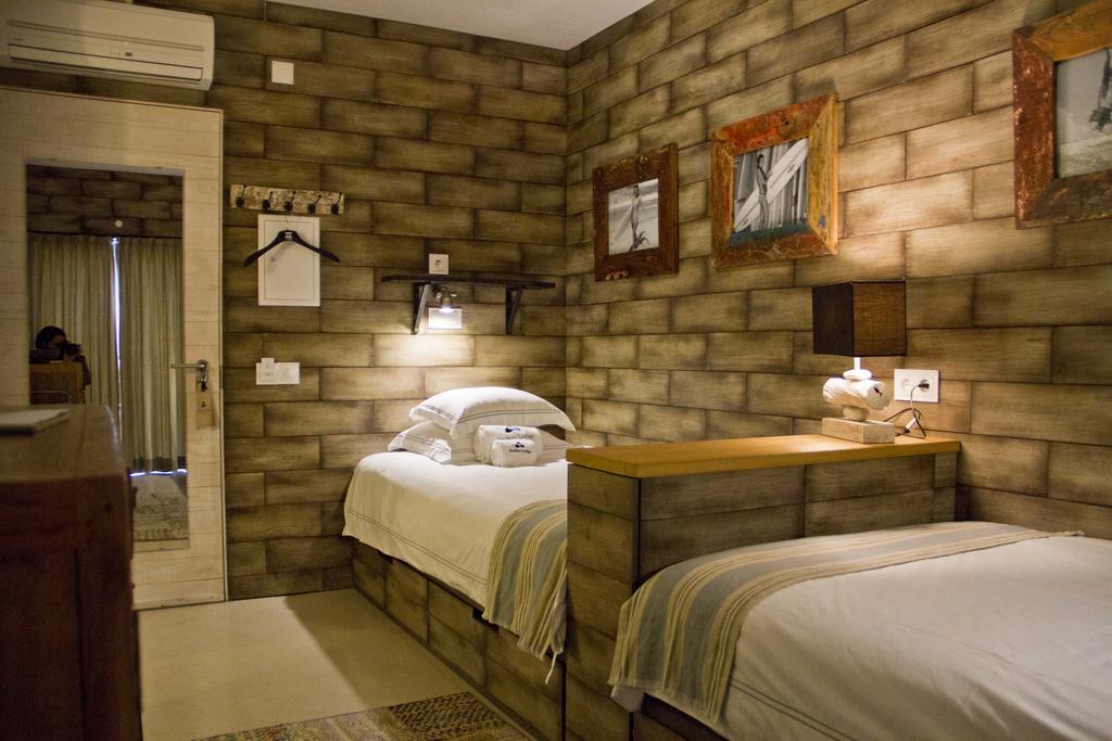 Surfers Lodge Peniche Luaran gambar