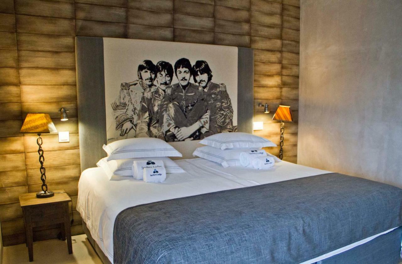 Surfers Lodge Peniche Luaran gambar