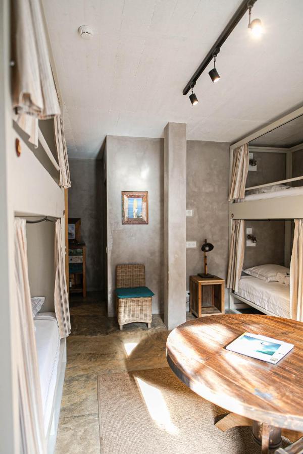 Surfers Lodge Peniche Luaran gambar