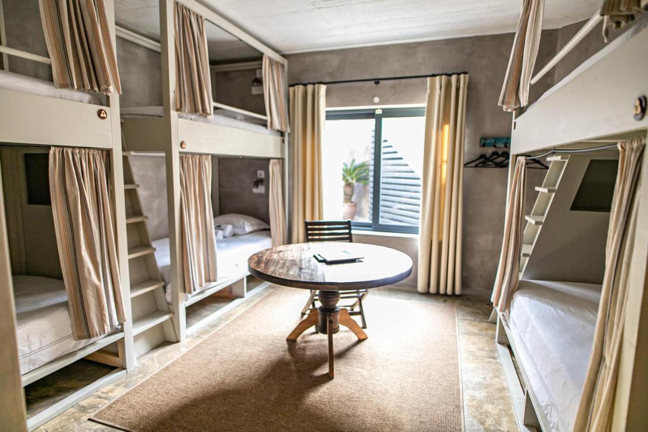 Surfers Lodge Peniche Luaran gambar