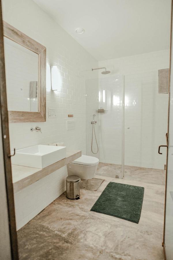 Surfers Lodge Peniche Luaran gambar