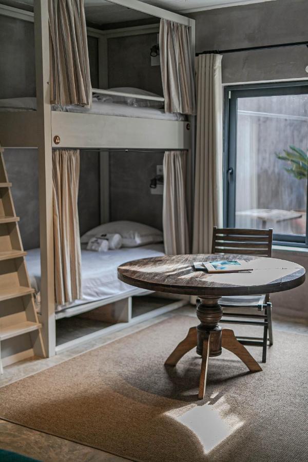 Surfers Lodge Peniche Luaran gambar